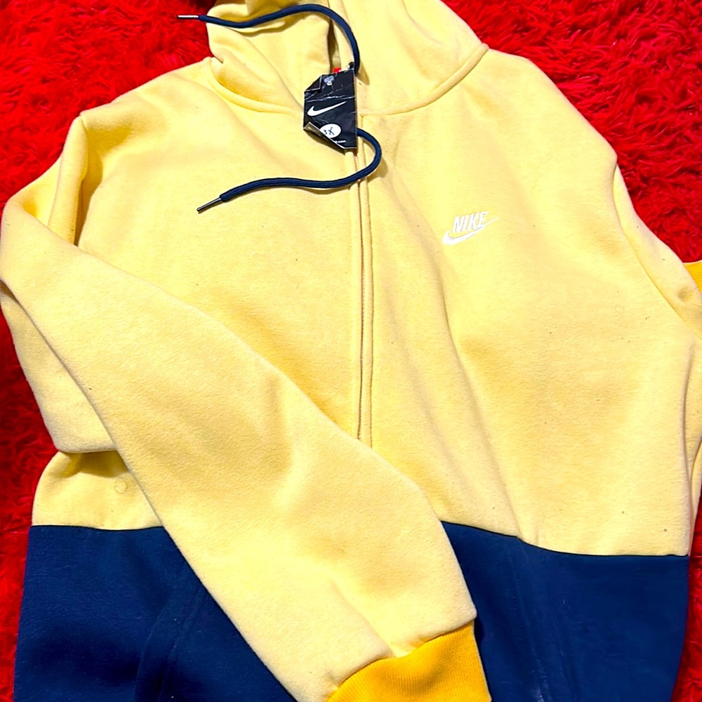NIKE SWEATSUIT